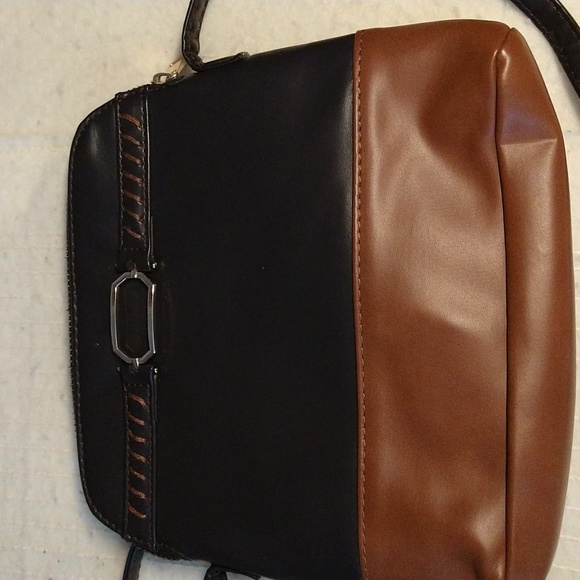 Signature crossbody purse - Picture 2 of 5